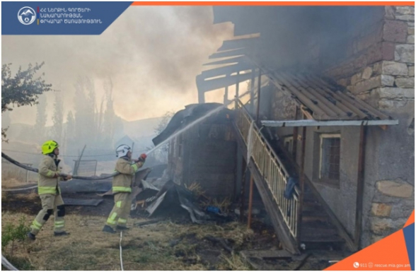 Հրդեհ է բռնկվել Արտանիշ գյուղում․ այրվել է երկհարկանի տունը